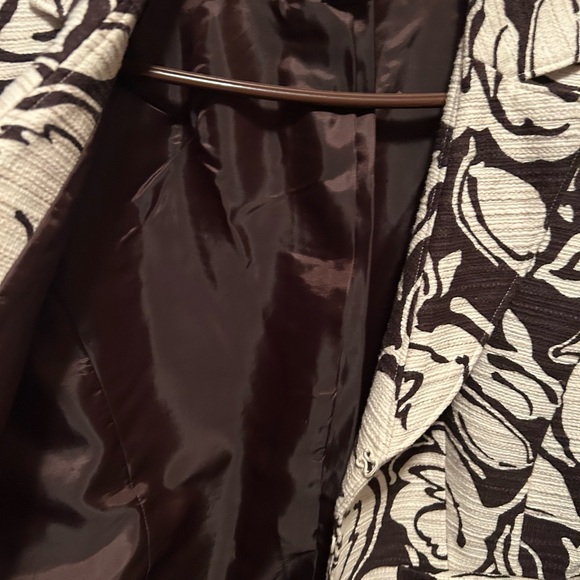 Chico's Black and Cream Floral Blazer - Picture 4 of 7